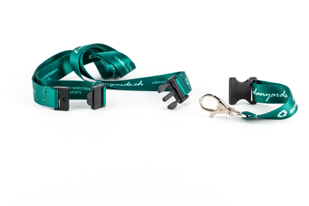 Lanyard in pet riciclato con fibbia e sicurezza.